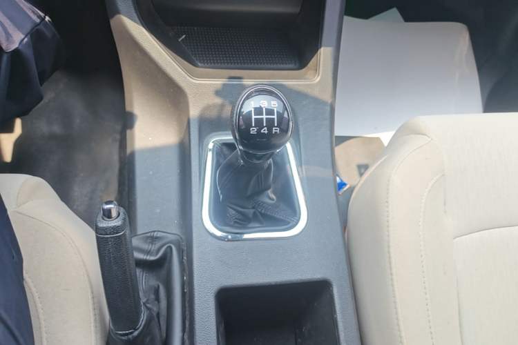 Used FORTHING Lingzhi 2023 M5L 1.6L Base Model 7 Seats Gear Lever