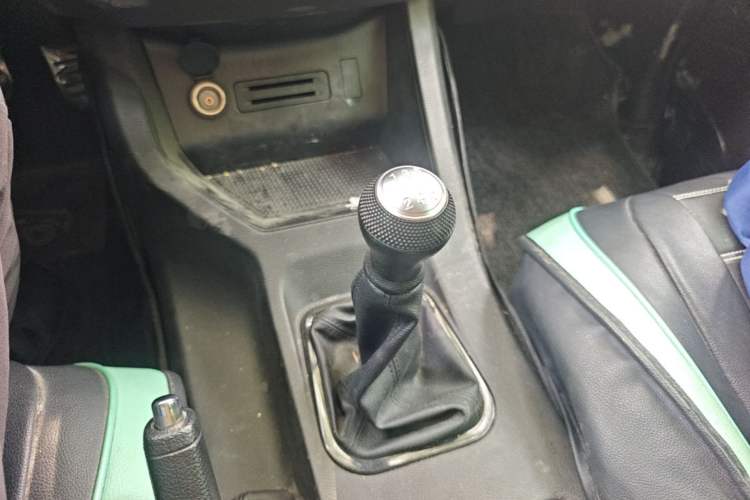 Used FORTHING Lingzhi 2023 M5 1.6L Practical Model 5 Seats Gear Lever