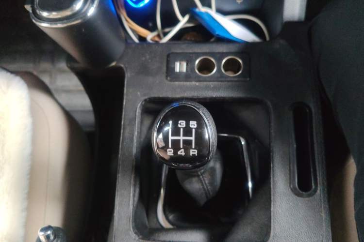 Used FORTHING Lingzhi 2023 M5L 1.6L Base Model 7 Seats Gear Lever