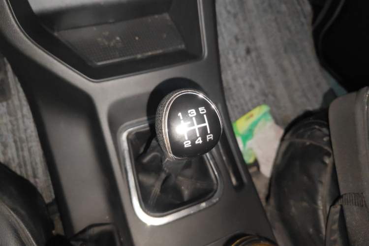 Used FORTHING Lingzhi 2023 M5L 1.6L Luxury 7-Seater Gear Lever
