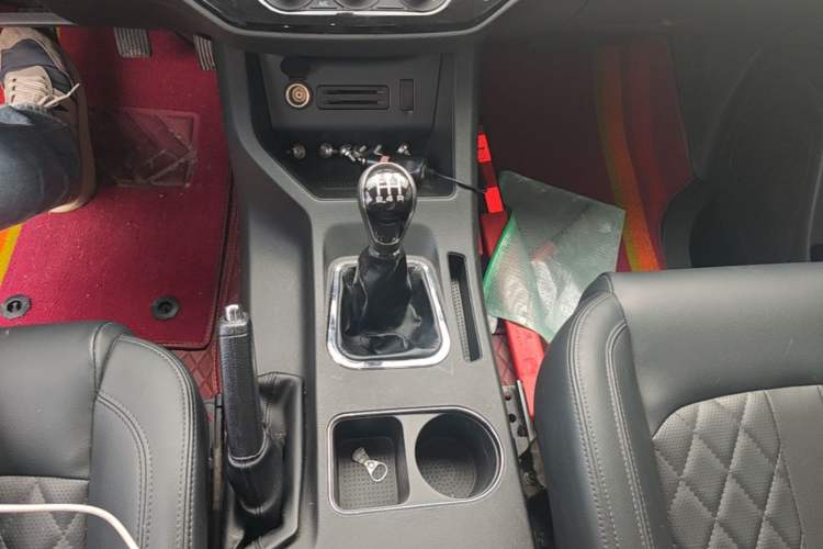 Used FORTHING Lingzhi 2023 M5L 1.6L Luxury 7-Seater Gear Lever