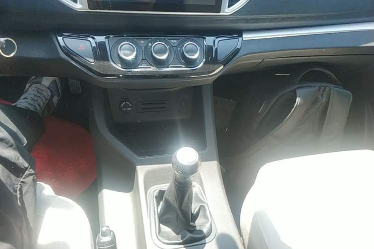 Used FORTHING Lingzhi 2023 M5L 1.6L Base Model 5 Seats Gear Lever