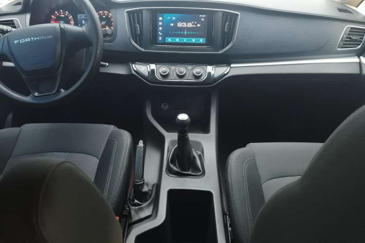 Used FORTHING Lingzhi 2023 M5L 1.6L Comfort Edition 7-Seater Gear Lever