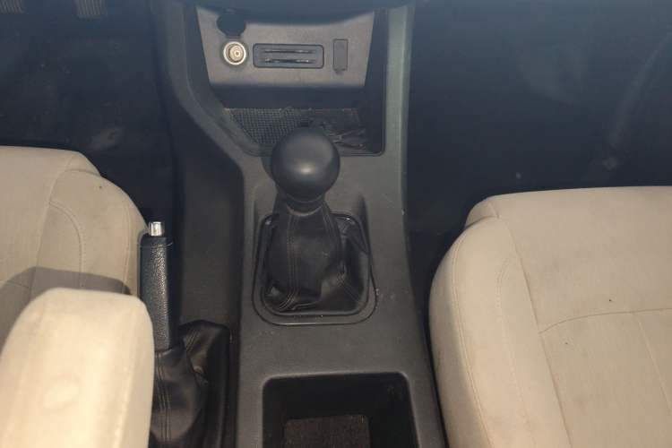 Used FORTHING Lingzhi 2023 M5 1.6L Practical Model 5 Seats Gear Lever