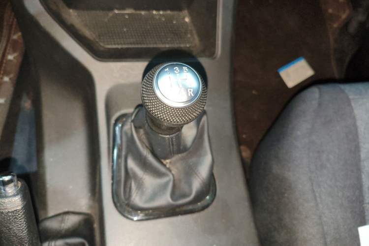 Used FORTHING Lingzhi 2023 M5L 1.6L Base Model 7 Seats Gear Lever