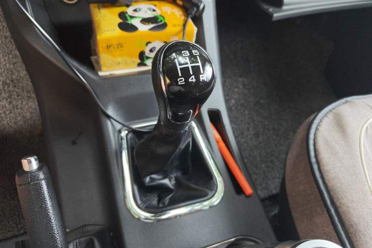 Used FORTHING Lingzhi 2023 M5L 1.6L Luxury 7-Seater Gear Lever
