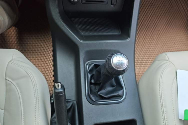 Used FORTHING Lingzhi 2023 M5L 1.6L Base Model 7 Seats Gear Lever