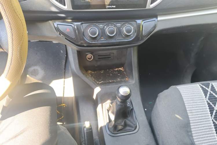 Used FORTHING Lingzhi 2023 M5L 1.6L Base Model 5 Seats Gear Lever