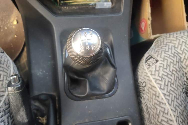 Used FORTHING Lingzhi 2023 M5L 1.6L Base Model 5 Seats Gear Lever