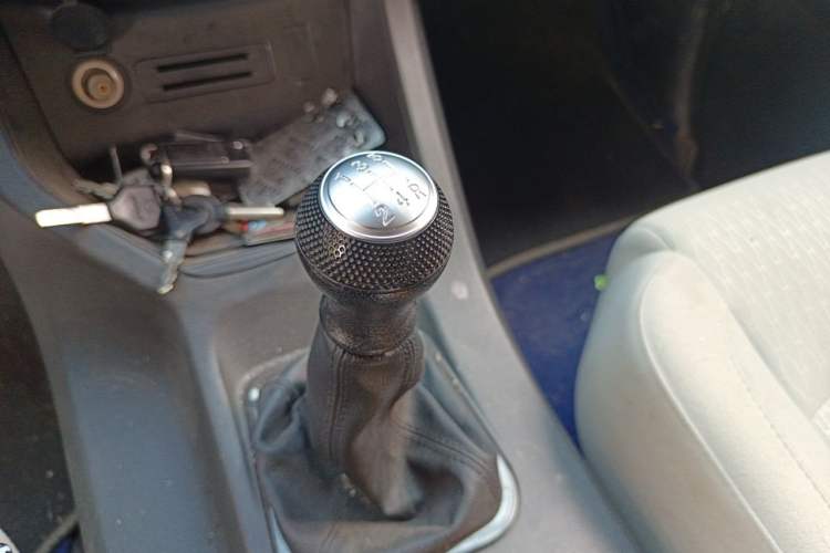 Used FORTHING Lingzhi 2023 M5 1.6L Practical Model 5 Seats Gear Lever