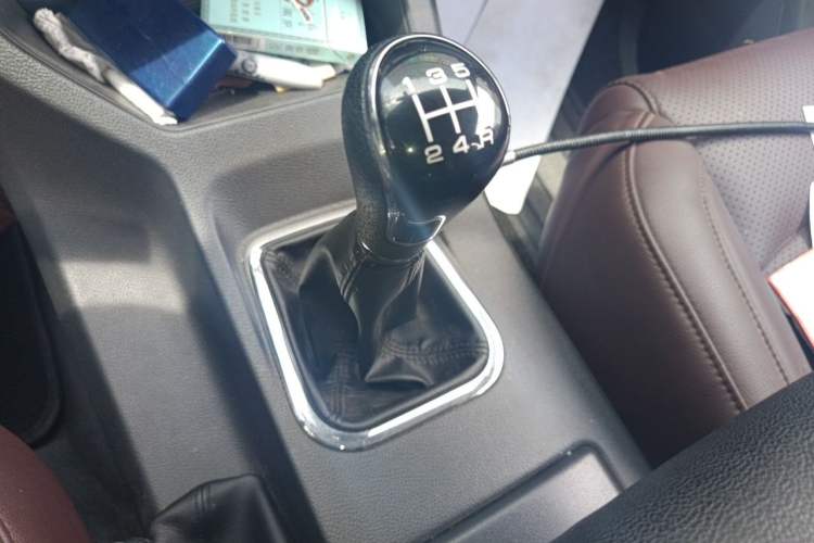 Used FORTHING Lingzhi 2023 M5L 1.6L Base Model 7 Seats Gear Lever