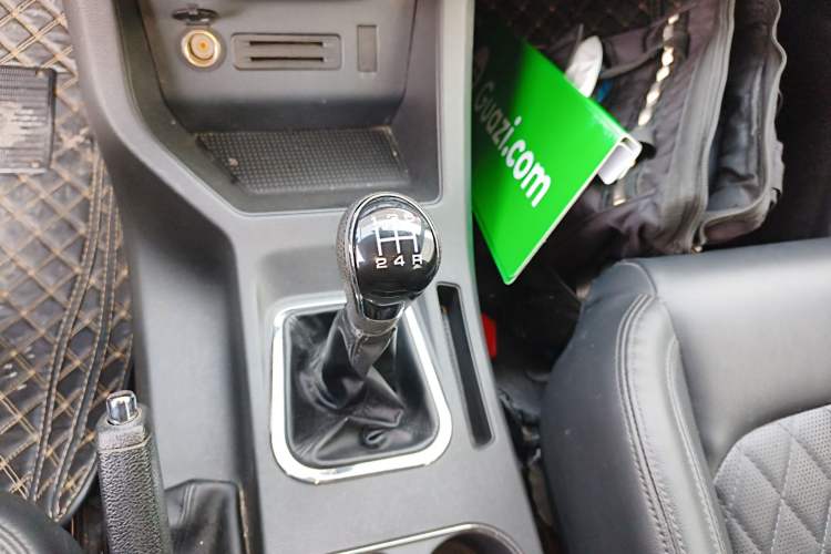 Used FORTHING Lingzhi 2023 M5L 1.6L Luxury 7-Seater Gear Lever