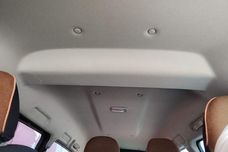 Used FORTHING Lingzhi 2023 M5L 1.6L Base Model 7 Seats Headliner