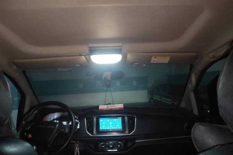 Used FORTHING Lingzhi 2023 M5L 1.6L Luxury 7-Seater Headliner
