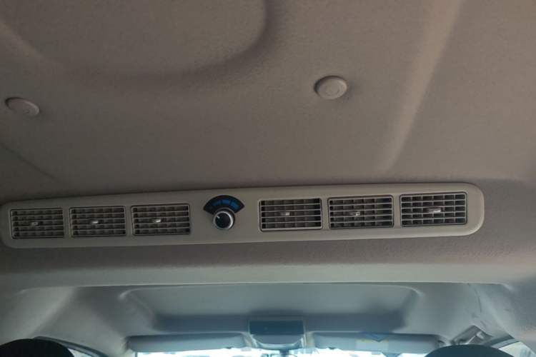 Used FORTHING Lingzhi 2023 M5L 1.6L Luxury 7-Seater Headliner