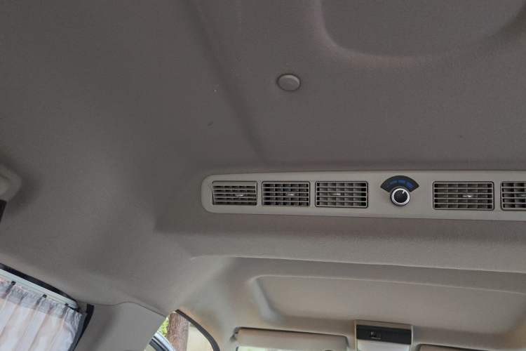 Used FORTHING Lingzhi 2023 M5L 1.6L Luxury 7-Seater Headliner