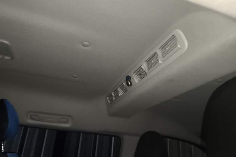 Used FORTHING Lingzhi 2023 M5L 1.6L Comfort 9-Seater Headliner