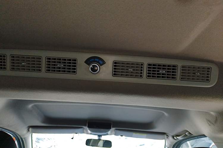 Used FORTHING Lingzhi 2023 M5L 1.6L Luxury 7-Seater Headliner