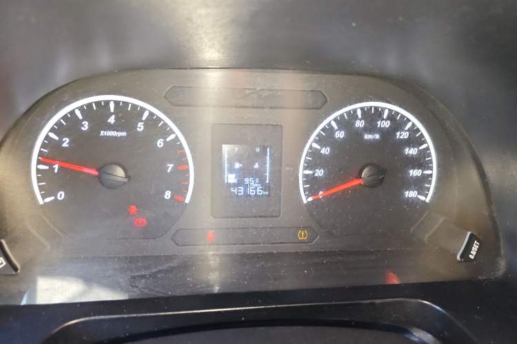 Used FORTHING Lingzhi 2023 M5L 1.6L Base Model 7 Seats Instrument Cluster