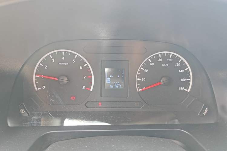 Used FORTHING Lingzhi 2023 M5L 1.6L Base Model 7 Seats Instrument Cluster
