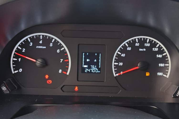 Used FORTHING Lingzhi 2023 M5L 1.6L Base Model 7 Seats Instrument Cluster