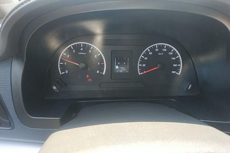 Used FORTHING Lingzhi 2023 M5L 1.6L Base Model 5 Seats Instrument Cluster