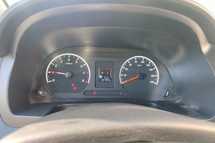 Used FORTHING Lingzhi 2023 M5L 1.6L Base Model 7 Seats Instrument Cluster