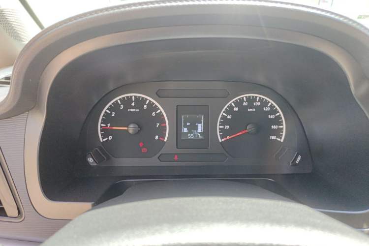 Used FORTHING Lingzhi 2023 M5 1.6L Practical Model 5 Seats Instrument Cluster