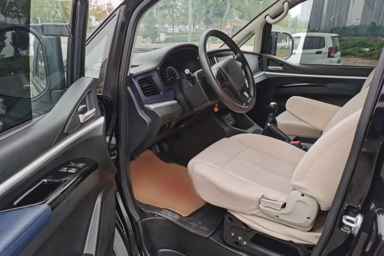 Used FORTHING Lingzhi 2023 M5L 1.6L Base Model 7 Seats Interior 1