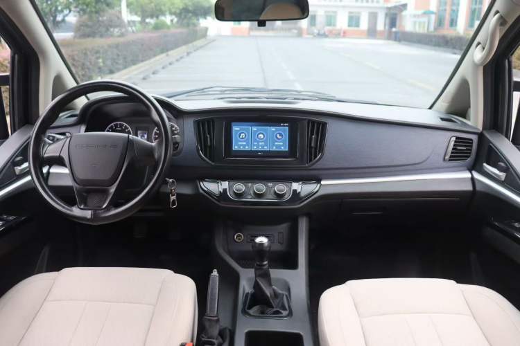 Used FORTHING Lingzhi 2023 M5L 1.6L Base Model 7 Seats Interior 1