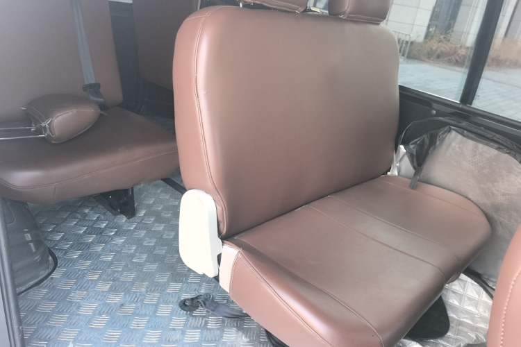Used FORTHING Lingzhi 2023 M5L 1.6L Base Model 7 Seats Interior 1