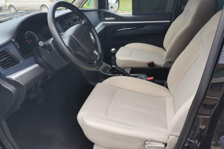 Used FORTHING Lingzhi 2023 M5L 1.6L Base Model 5 Seats Interior 1