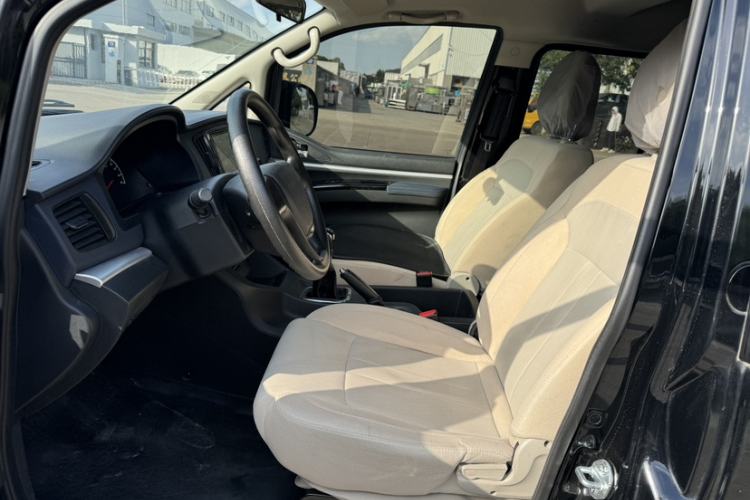Used FORTHING Lingzhi 2023 M5L 1.6L Base Model 7 Seats Interior 1
