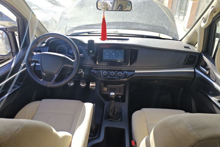 Used FORTHING Lingzhi 2023 M5L 1.6L Base Model 7 Seats Interior 2