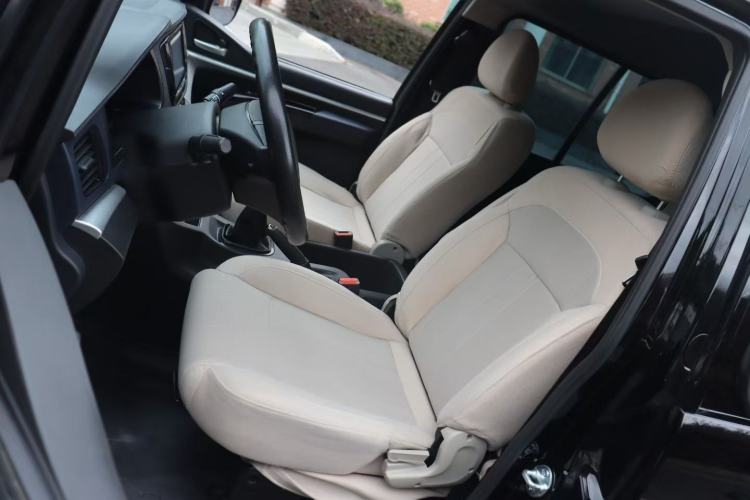 Used FORTHING Lingzhi 2023 M5L 1.6L Base Model 7 Seats Interior 2