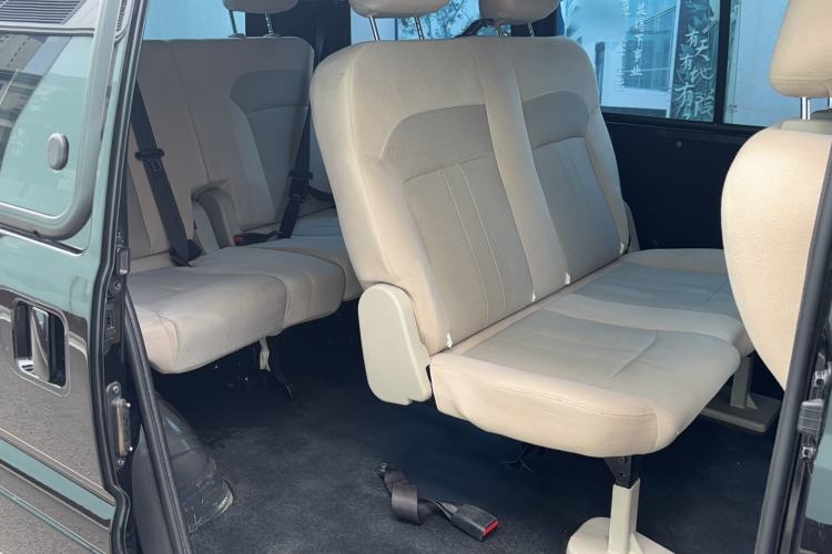Used FORTHING Lingzhi 2023 M5 1.6L Utility Model 7 Seats Interior 2