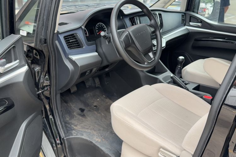 Used FORTHING Lingzhi 2023 M5L 1.6L Base Model 7 Seats Interior 2
