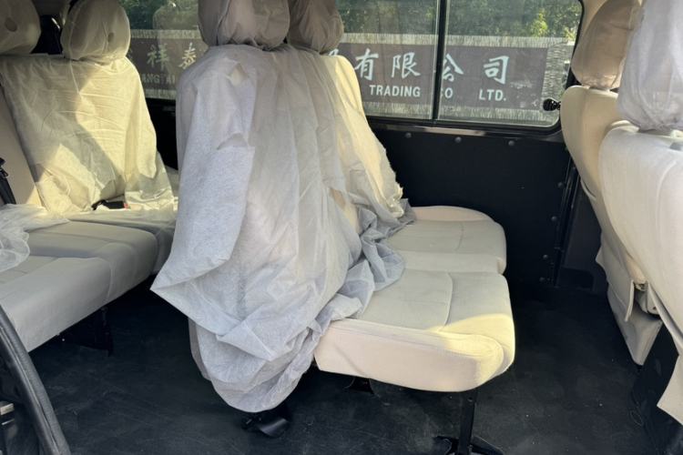 Used FORTHING Lingzhi 2023 M5L 1.6L Base Model 7 Seats Interior 2