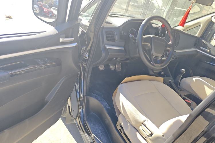Used FORTHING Lingzhi 2023 M5L 1.6L Base Model 7 Seats Interior 3