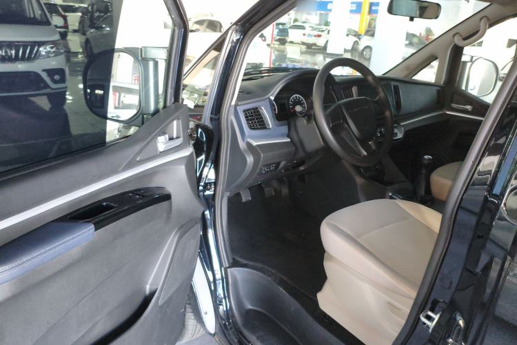 Used FORTHING Lingzhi 2023 M5L 1.6L Base Model 7 Seats Interior 3