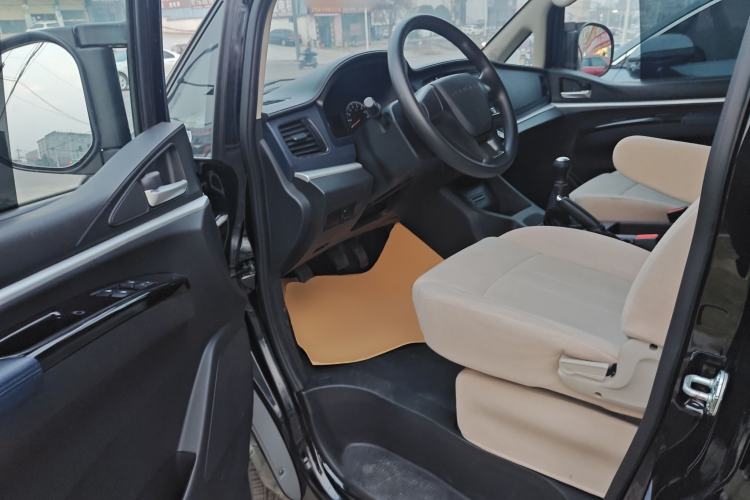 Used FORTHING Lingzhi 2023 M5L 1.6L Base Model 7 Seats Interior 3