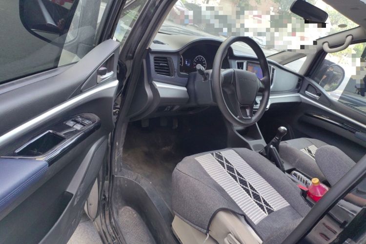 Used FORTHING Lingzhi 2023 M5L 1.6L Base Model 5 Seats Interior 3