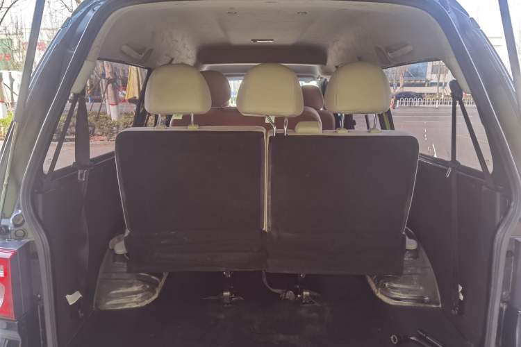 Used FORTHING Lingzhi 2023 M5L 1.6L Base Model 7 Seats Interior 4