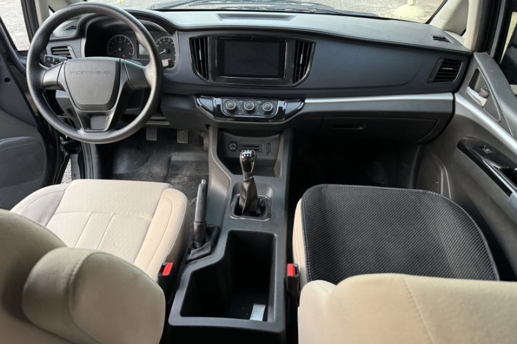 Used FORTHING Lingzhi 2023 M5L 1.6L Base Model 7 Seats Interior 4