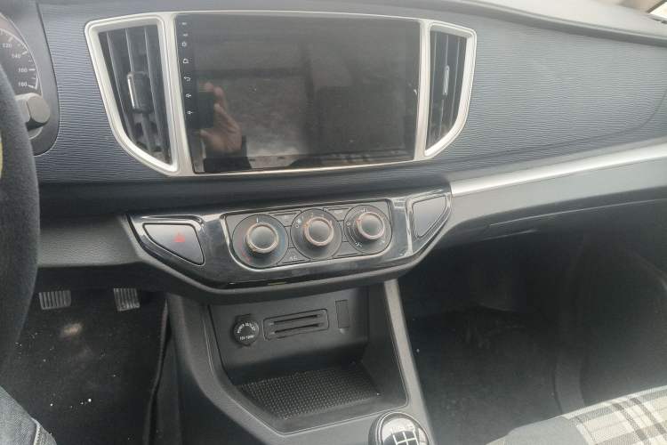 Used FORTHING Lingzhi 2023 V3 1.6L Base Model 2 Seats Interior 5