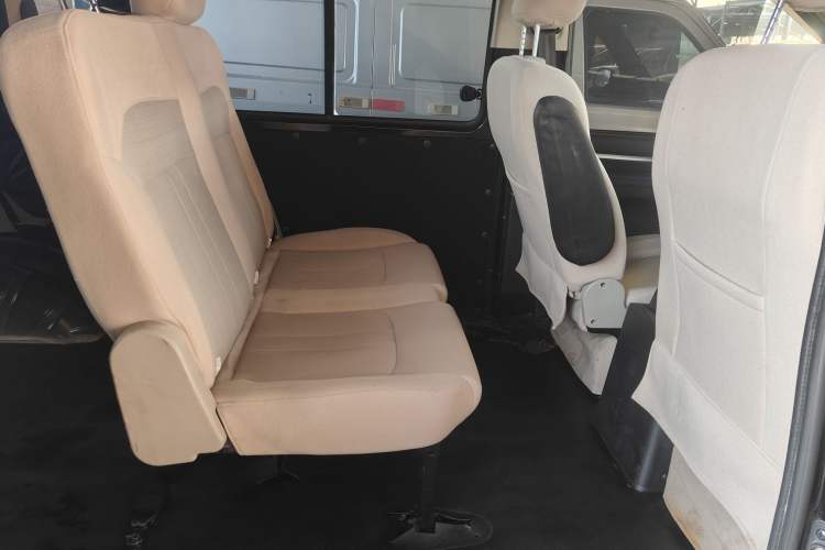 Used FORTHING Lingzhi 2023 M5L 1.6L Base Model 7 Seats Interior 6