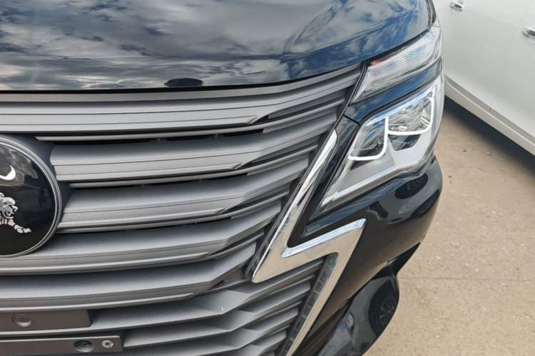Used FORTHING Lingzhi 2023 M5L 1.6L Luxury 7-Seater Left Front Headlight