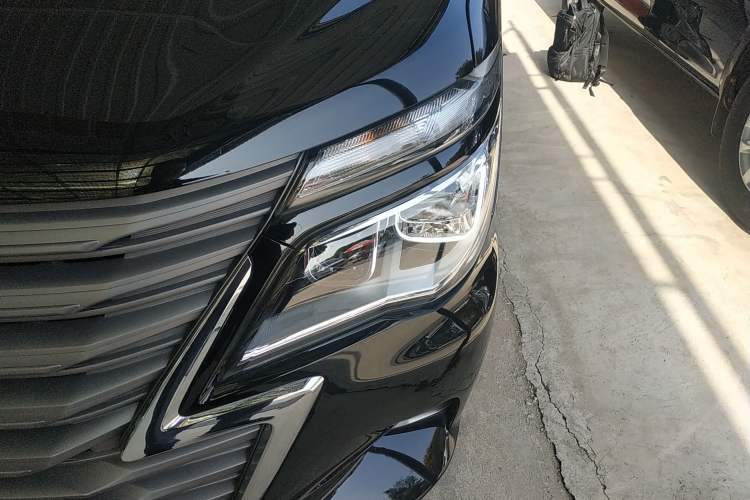 Used FORTHING Lingzhi 2023 M5L 1.6L Base Model 7 Seats Left Front Headlight