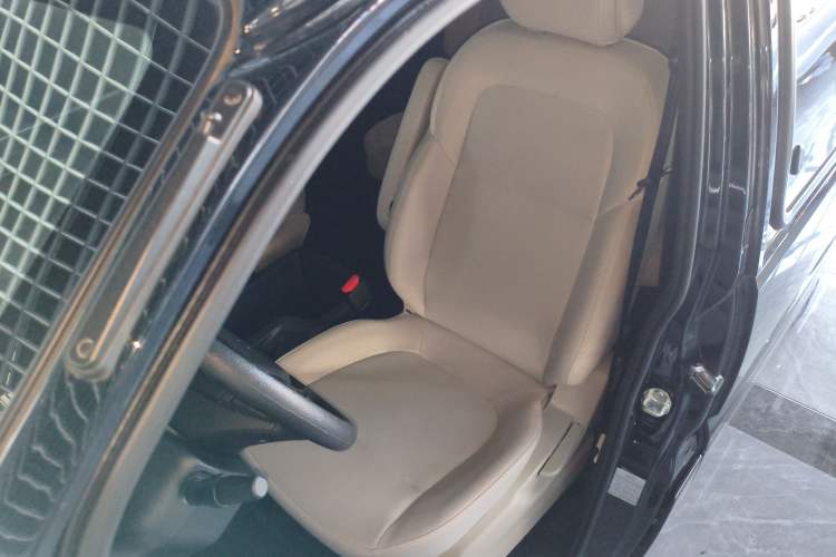 Used FORTHING Lingzhi 2023 M5L 1.6L Base Model 7 Seats Left Front Seat