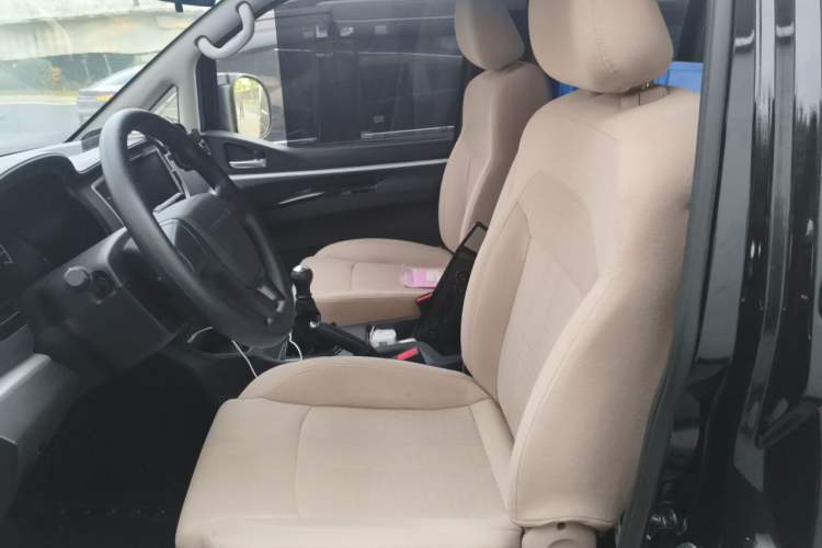 Used FORTHING Lingzhi 2023 M5L 1.6L Base Model 5 Seats Left Front Seat